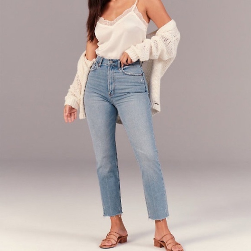 A&F Curve Love Ultra High Rise Ankle Straight Jean